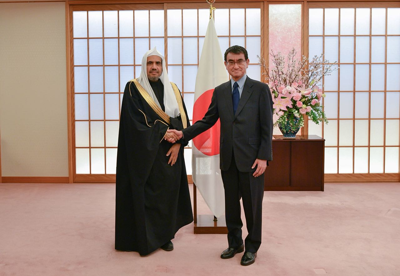 الامين العام يلتقي وزير الخارجية الياباني 