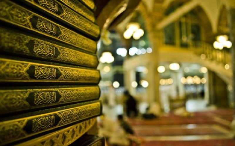 بتوفير 300 الف نسخة من المصحف الشريف في المسجد الحرام والمسجد النبوي الشريف