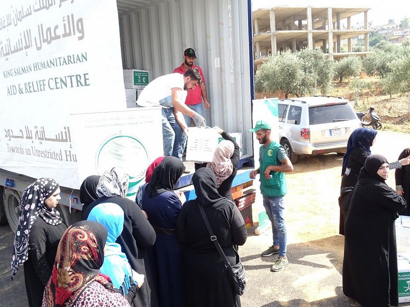 مركز الملك سلمان للإغاثة يواصل توزيع السلال الغذائية الرمضانية للاجئين السوريين 