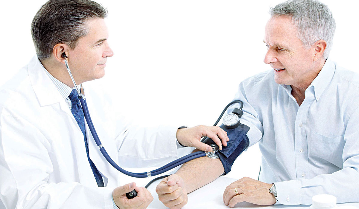 دراسة: ارتفاع ضغط الدم يهدد بالإصابة بشيخوخة الدماغ