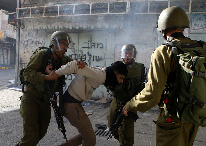 اعتقلت قوات الاحتلال الإسرائيلي 
