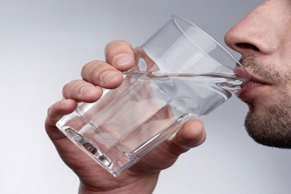 حيل ذكية تجعلك تشرب الكمية الكافية من الماء