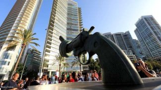الكشف عن "رمز السلام" في بيروت