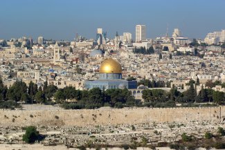 السلطات الإسرائيلية تبعد ثلاثة حراس عن المسجد الأقصى 15 يوماً