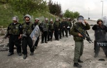 قوات الاحتلال تعتقل فلسطينيين من محافظة رام الله