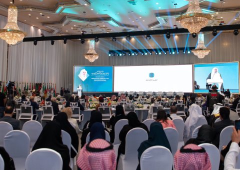 La Ligue islamique mondiale rassemble l'Union des agences de presse islamiques, ainsi que les agences de presse internationales les plus importantes pour le forum international : « Les médias et leur rôle dans l'entretien de la haine et de la violence»