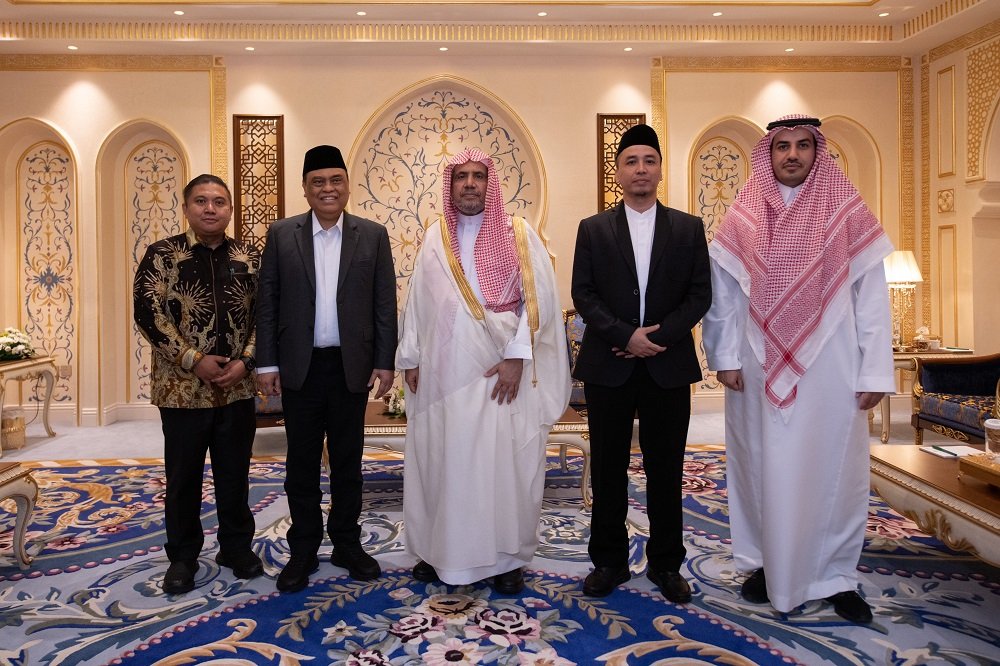 Le Secrétaire général de la Ligue reçoit le Ministre Shafereddine Campo, le responsable des bureaux des mosquées d’Indonésie