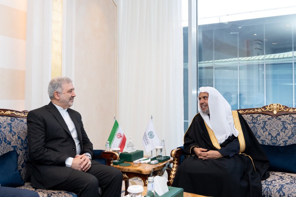 Le Secrétaire général,  Président de l'Organisation des savants musulmans, cheikh Mohammed Al-Issa a reçu à Riyad, l'Ambassadeur de la République Islamique d'Iran auprès du Royaume d'Arabie Saoudite,  M. Alireza Enayati.