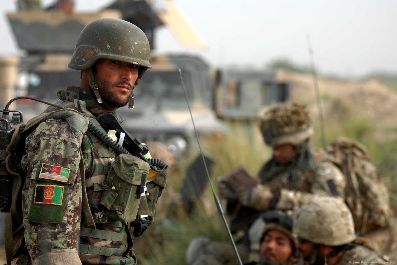 قتال بين القوات الأفغانية وطالبان للسيطرة على طريق بإقليم غزنة