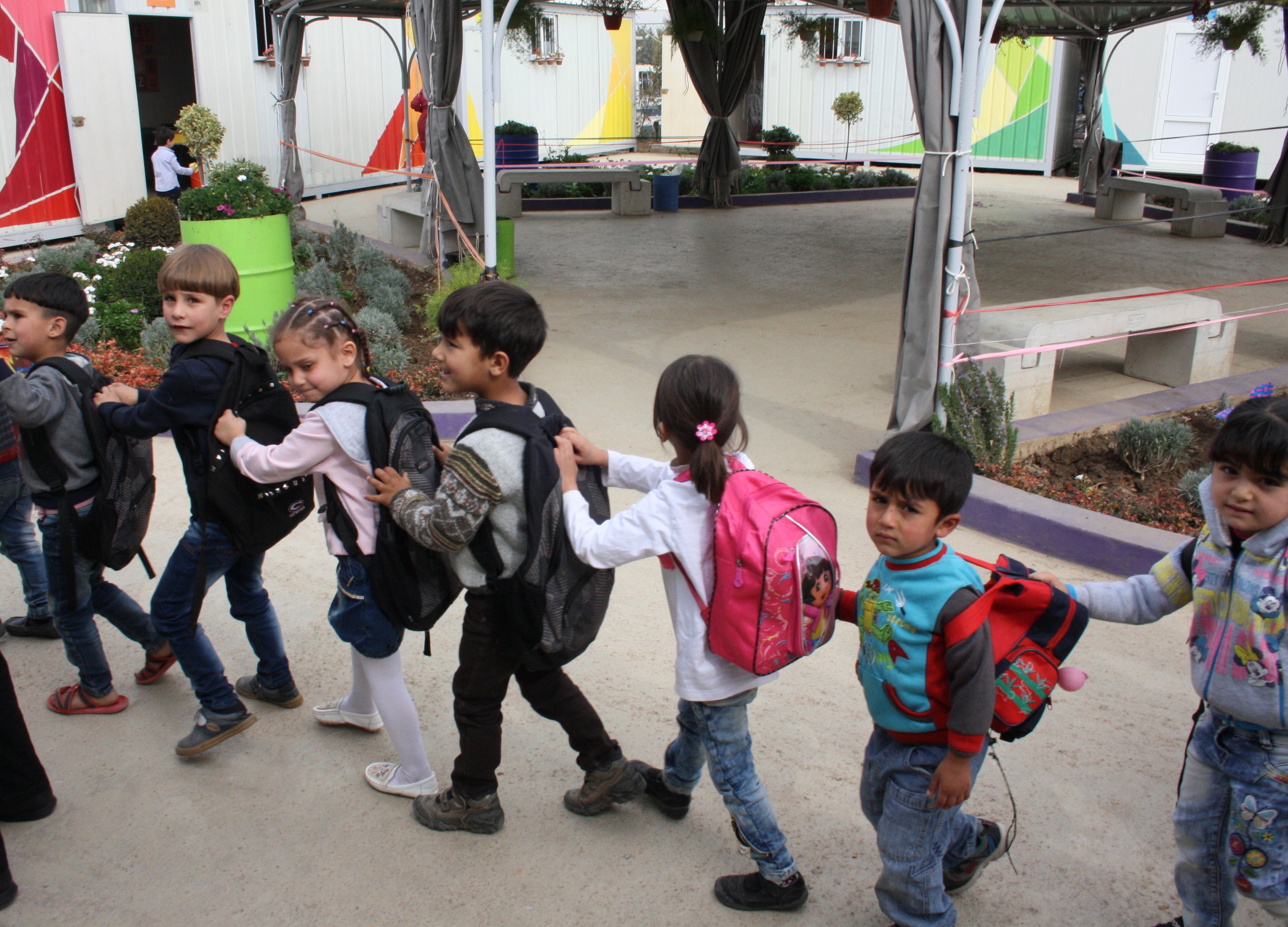 دعم إكمال التعليم الأساسي للاجئين السوريين في لبنان