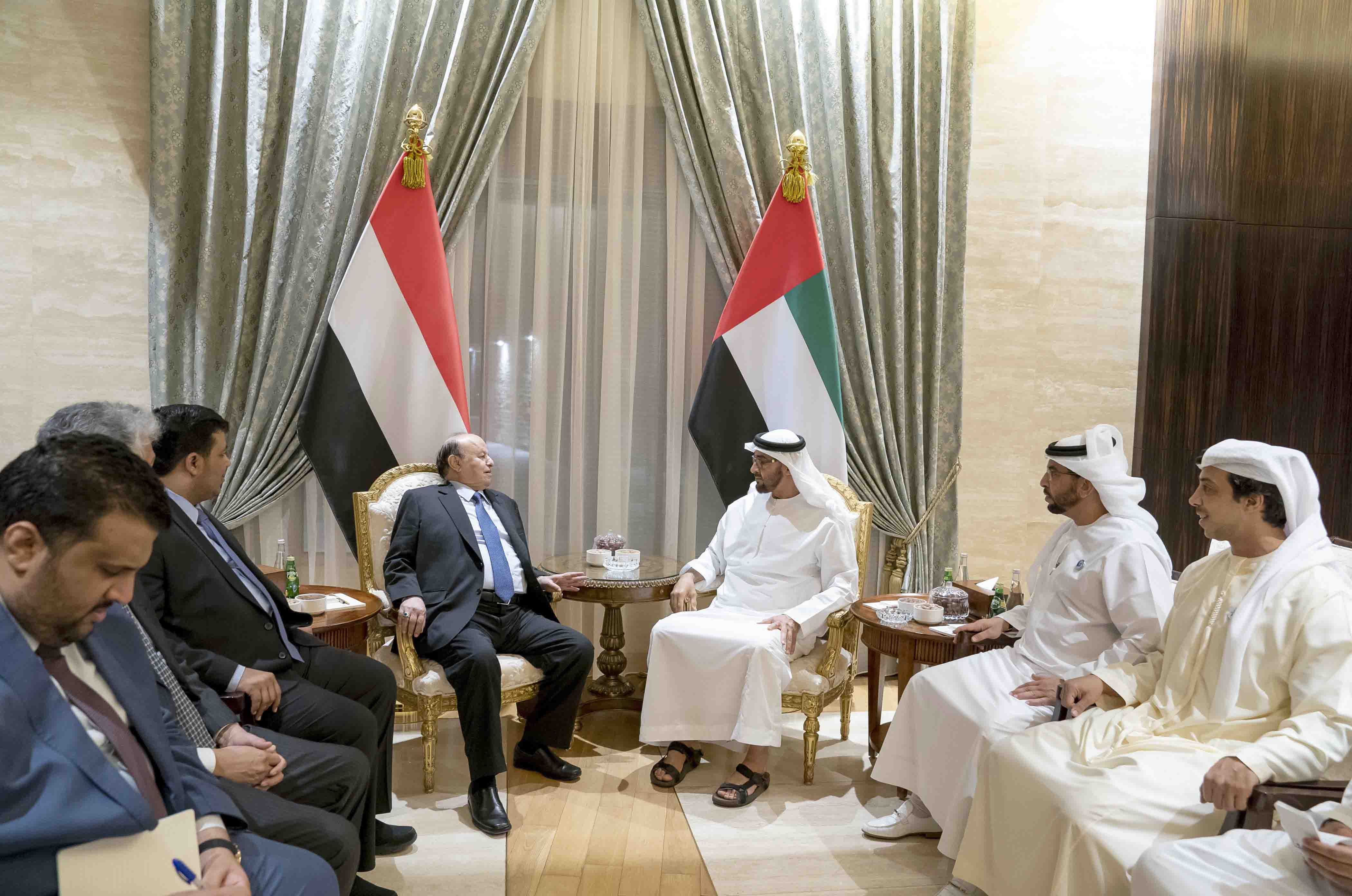 الرئيس اليمني يشيد بدور التحالف بقيادة المملكة ومساهمة الإمارات في مساندة بلاده