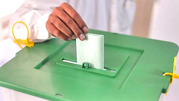 فتح مراكز الاقتراع في الانتخابات التشريعية في باكستان وسط اجراءات امنية	
