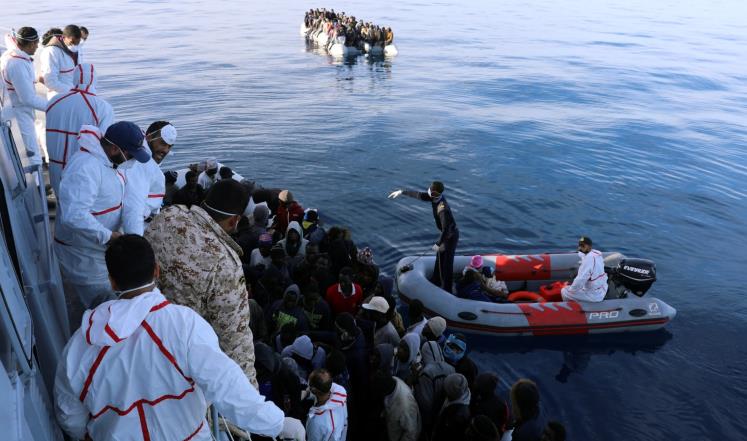 إنقاذ 60 مهاجرا قبالة سواحل ليبيا