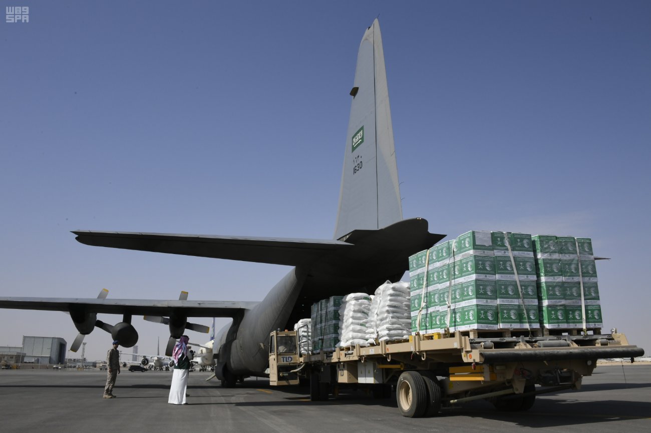 مساعدات السعودية قاربت الملياري دولار