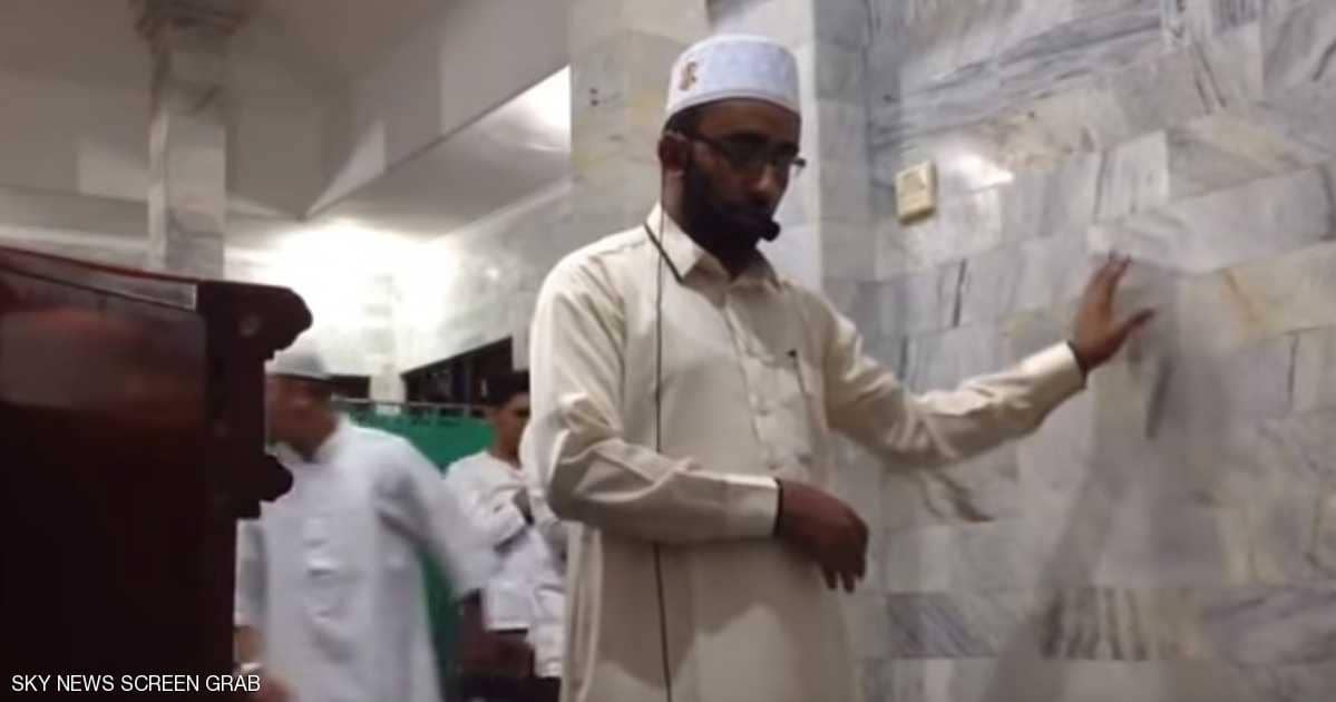  كاميرا مسجد تسجّل لحظة زلزال إندونيسيا.. وردّ فعل الإمام