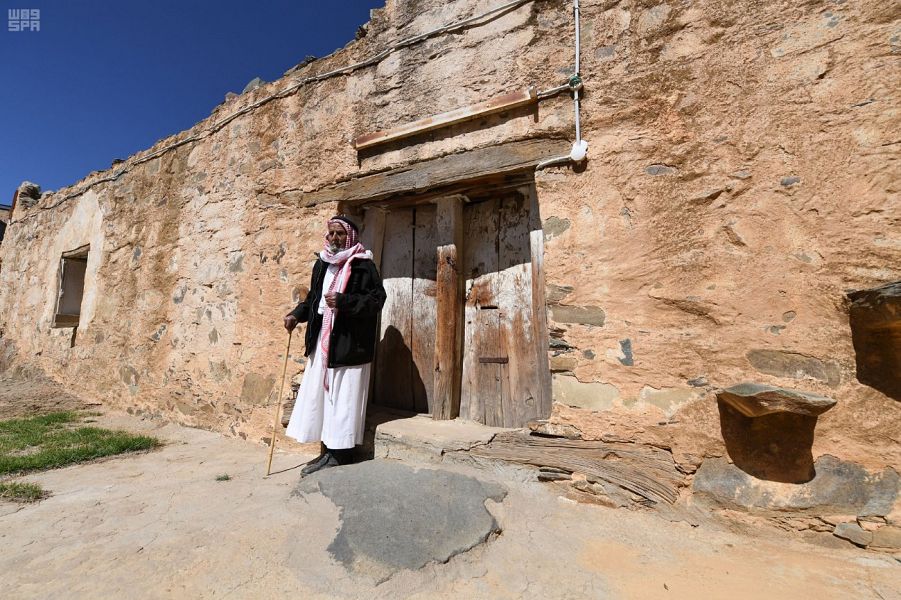 خمسة مساجد تاريخية تستعيد مكانتها في عسير
