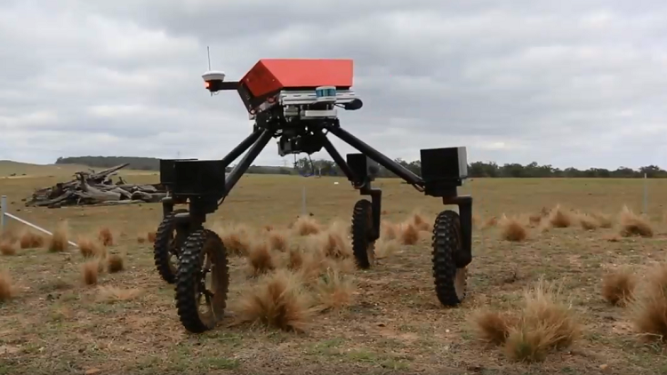 أستراليا تستعرض روبوتا متطورا للعناية بالحقول الزراعية