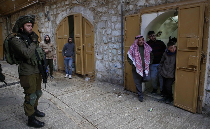 الاحتلال الإسرائيلي يغلق شوارع في القدس المحتلة بزعم تعرض مستوطن للطعن