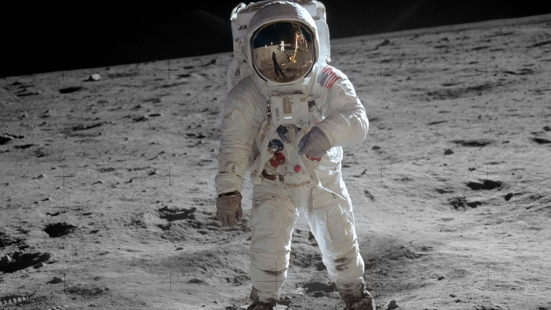 NASA تدرس عينات من تربة القمر