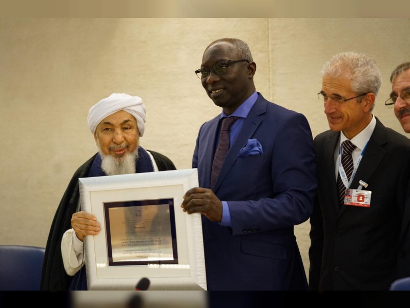 ولد بيّه يفوز بجائزة التميّز الدولية لسفير الحريات الدينية والسلام