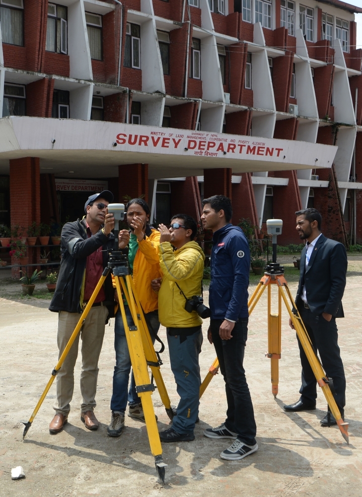 النيبال تعيد قياس ارتفاع "إيفرست"