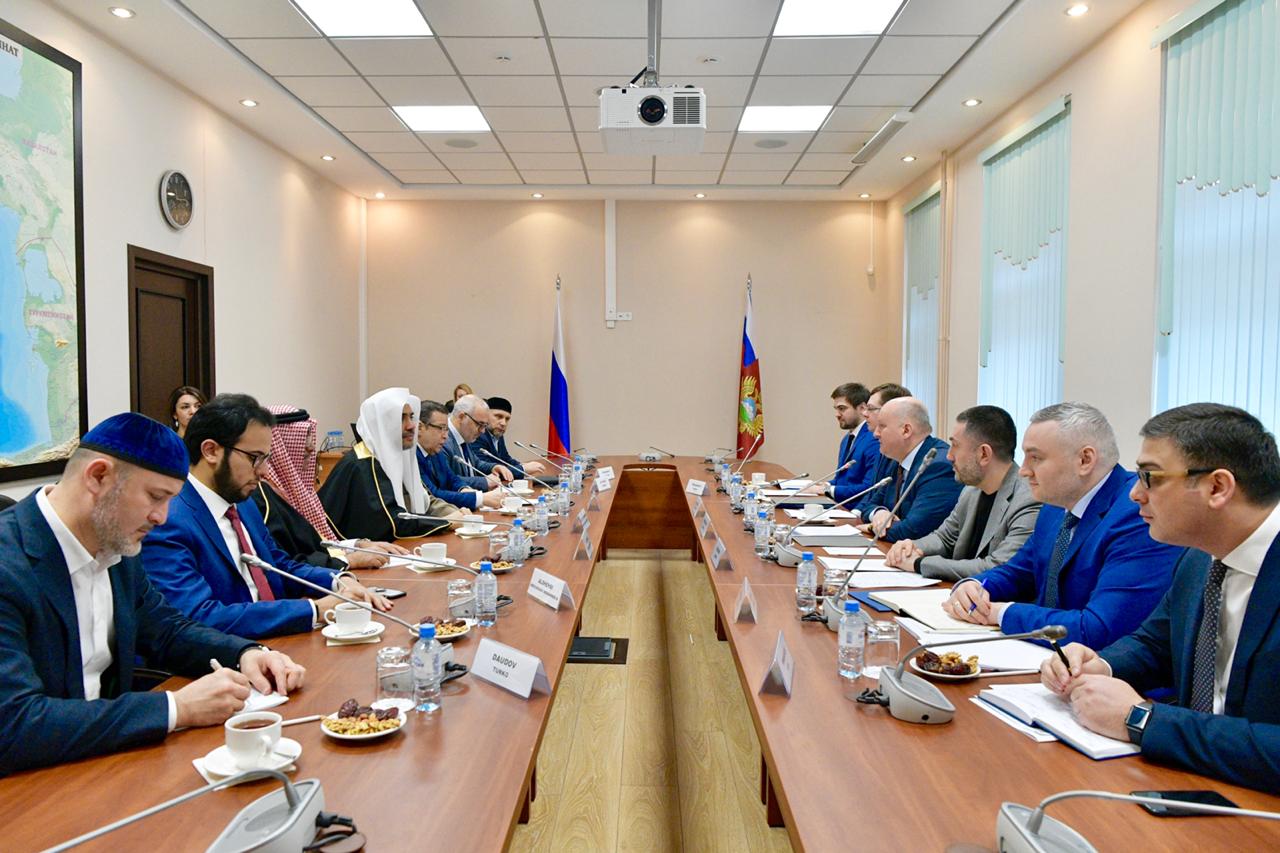 ٢- الاجتماع بين وزير شؤون شمال القوقاز الروسي والشيخ العيسى.