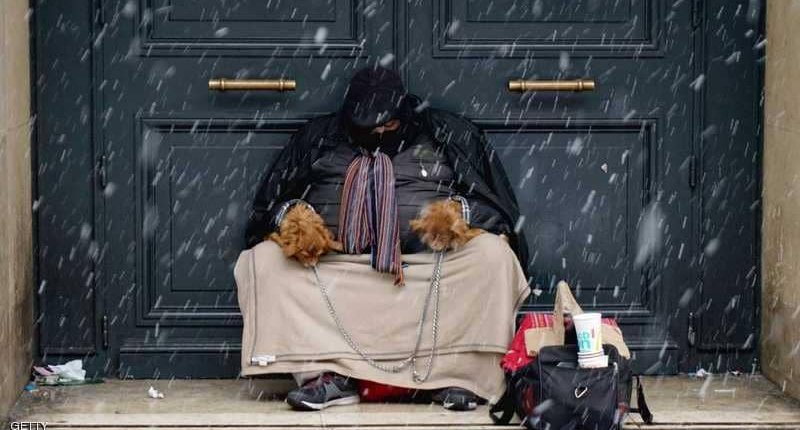 8 مليارات يورو للفقراء في فرنسا