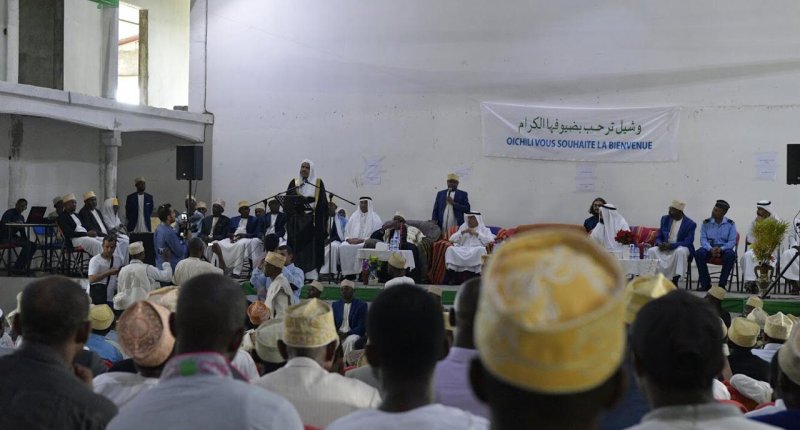 د.العيسى متحدثاً لعلماء إفريقيا.