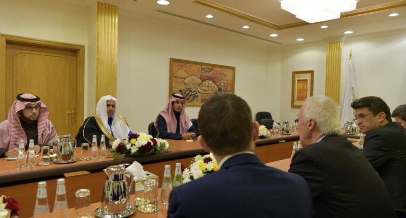 د.العيسى يلتقي السيد جيل دي كيرشوف والوفد المرافق له.