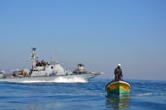 الاحتلال يطلق النار تجاه قوارب الصيادين والاراضي الزراعية بمناطق بقطاع غزة