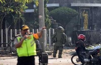 تفجير كنائس اندونيسيا