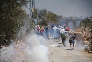 العنف ضد المتظاهرين الفلسطينيين