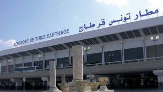مطارات تونس مهدّدة بالتوقف بعد تلويح باضراب عن العمل	