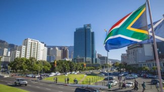 الإمارات تتعهد باستثمار 10 مليارات دولار في جنوب أفريقيا