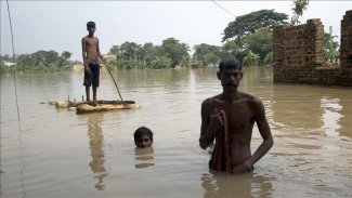 ارتفاع ضحايا السيول في الهند إلى 445 قتيلًا