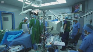 مركز الملك سلمان للإغاثة يختتم الحملة الطبية لجراحة وقسطرة قلب الأطفال في المكلا بعد إجراء 99عملية جراحية