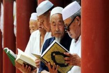 الصين تصادر المصاحف والسجادات من أقلية الإيغور المسلمة