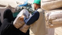 مركز الملك سلمان للإغاثة يبدأ توزيع مواد الإيواء لعدد 983 أسرة نازحة من محافظة صنعاء ضمن خطة العمليات الإنسانية الشاملة في اليمن