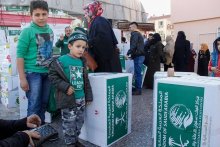 مركز الملك سلمان للإغاثة يواصل توزيع كسوة الشتاء على اللاجئين السوريين في تركيا