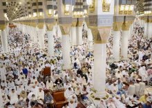 أكثر من 500 ألف مصل يودعون آخر جمعة رمضانية بالمسجد النبوي