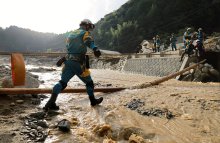 مركز الملك سلمان يتفقد المناطق اليابانية المتضررة من الفيضانات