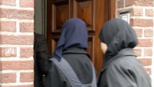  مدينة بلجيكية تتراجع عن "حظر الحجاب" في الثانويات بقرار قضائي 