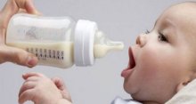 الأمم المتحدة: الرضاعة الفورية للطفل بعد ولادته تنقذ حياته