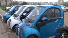 فرنسا تعرض 2850 دولارا لكل مواطن يشتري سيارة كهربائية