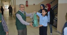 "سلمان للإغاثة" يوزع 342 حقيبة مدرسية على الطلاب السوريين بلبنان