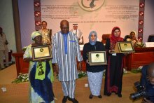 التعاون تمنح جائزة إنجازات المرأة لثلاث فائزات