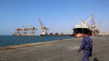 ميليشيا الحوثي تعطل دخول 4 سفن لميناء الحديدة