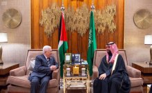 ولي العهد السعودي يبحث مع الرئيس الفلسطيني مستجدات الأوضاع في الأراضي الفلسطينية