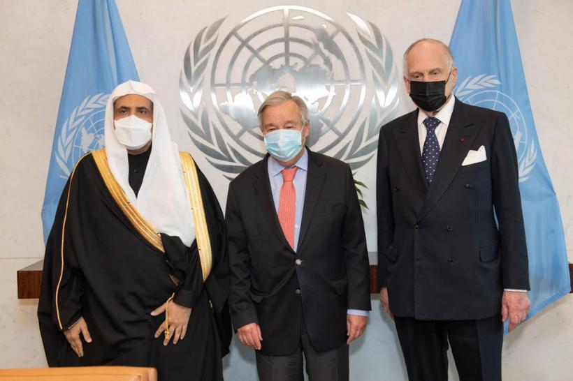 معالي الأمين العام لـ الأمم المتحدة‬⁩ مُرَحّباً بمعالي الأمين العام الشيخ د. محمد العيسى‬⁩ في مقر الأمم المتحدة بنيويورك