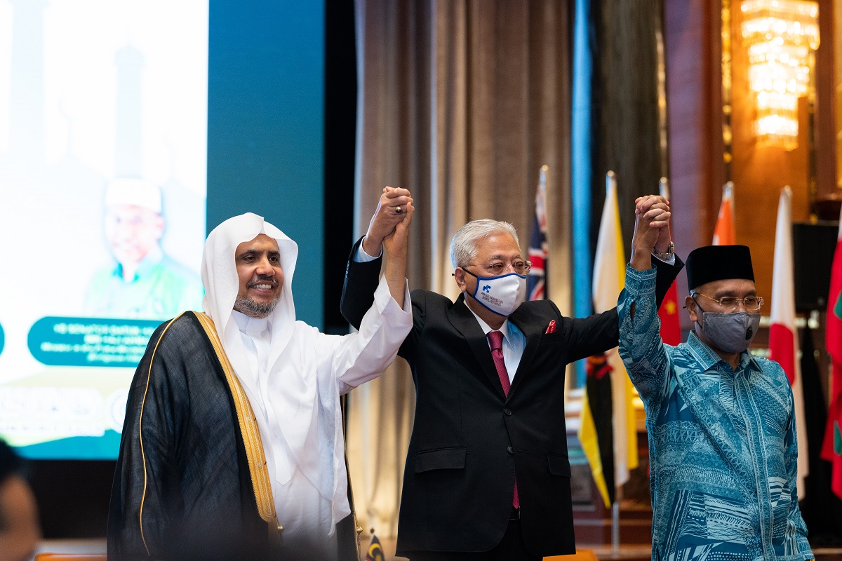Setelah mengadopsi isinya dalam kurikulum agama dan melatih para imam di Asia, Afrika, dan Amerika, Liga Dunia Muslim menghargai interaksi Islam dan internasional yang hebat untuk referensi Dokumen Al-Mukarramah Makkah.